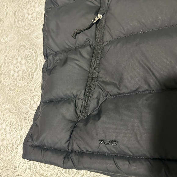 THE NORTH FACE SOCHI RU/14 FLAGS 700 DOWN VEST , SIZE LARGE WOMENS, BLACK/RED - Picture 13 of 14